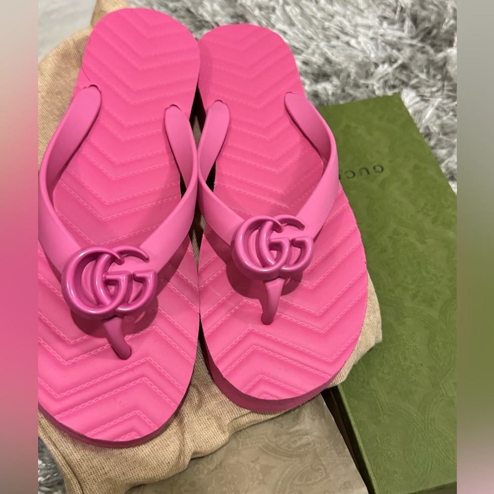 Gucci rubber slippers in pink